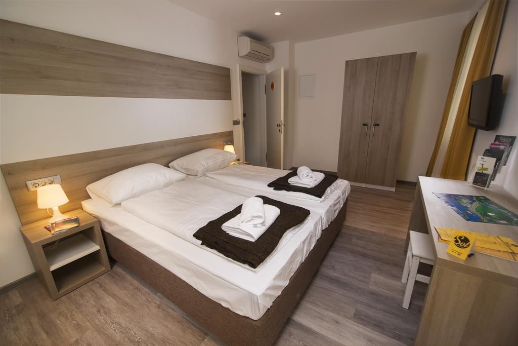 Hostel Sol *