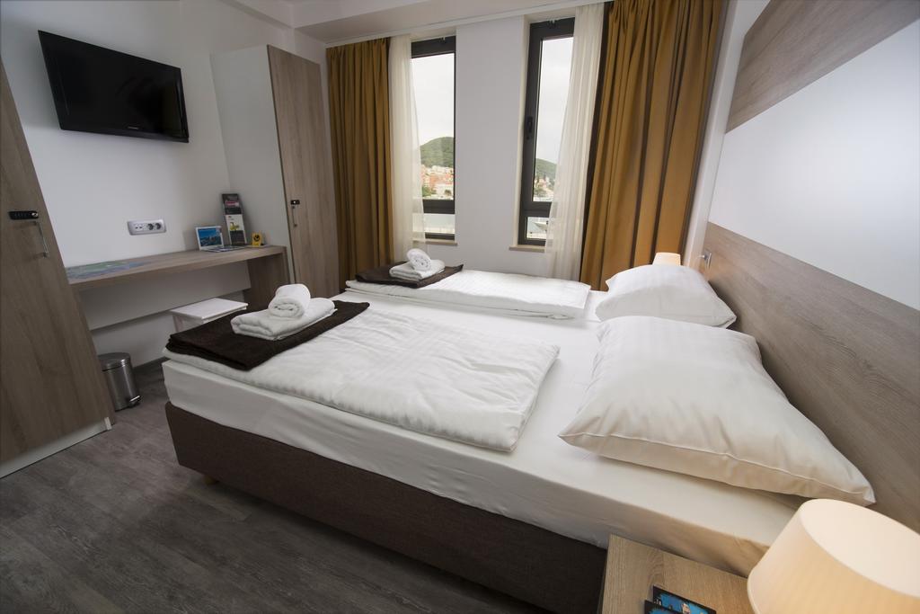 Sol Hostel *