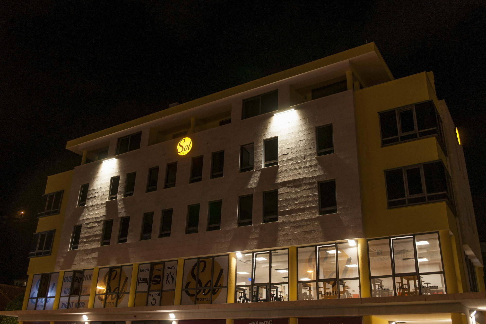 Hostel Sol *